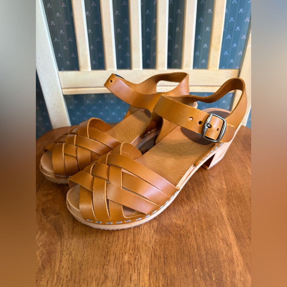 MIA EU 38 Brown Woven Leather Open-Toe Heeled Clogs